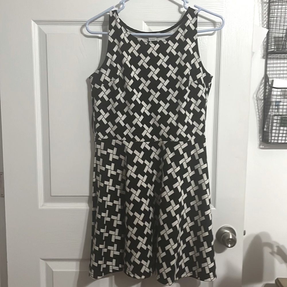Fun and flirty Geo pattern dress - Size M